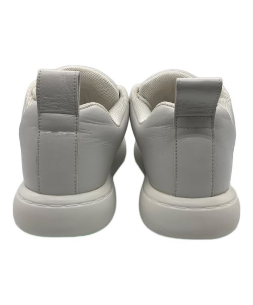 BOTTEGA VENETA（ボッテガベネタ）BOTTEGA VENETA (ボッテガベネタ) ピロースニーカー パデッドレザーカーフ ホワイト サイズ:SIZE 41の古着・服飾アイテム