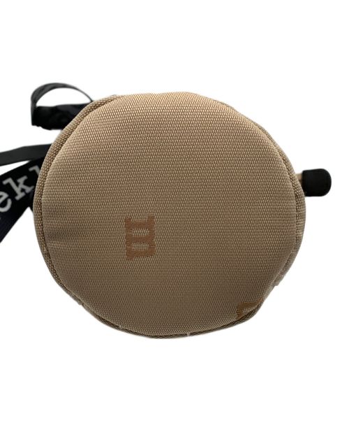 marimekko（マリメッコ）marimekko (マリメッコ) エッセンシャル バケット ロゴ ベージュ×ブラックの古着・服飾アイテム