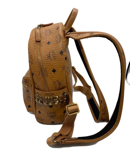 MCM（エムシーエム）MCM (エムシーエム) ヴィセトス　スタッズ　バックパックミニ ブラウンの古着・服飾アイテム