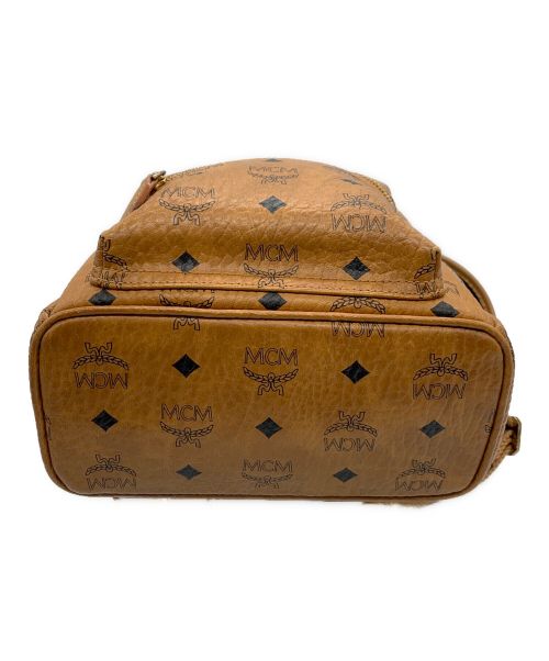 MCM（エムシーエム）MCM (エムシーエム) ヴィセトス　スタッズ　バックパックミニ ブラウンの古着・服飾アイテム