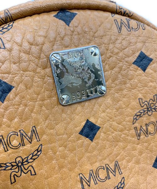 MCM（エムシーエム）MCM (エムシーエム) ヴィセトス　スタッズ　バックパックミニ ブラウンの古着・服飾アイテム