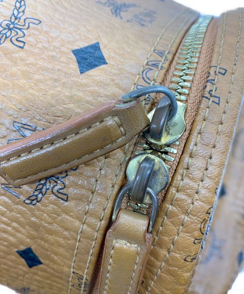 MCM（エムシーエム）MCM (エムシーエム) ヴィセトス　スタッズ　バックパックミニ ブラウンの古着・服飾アイテム