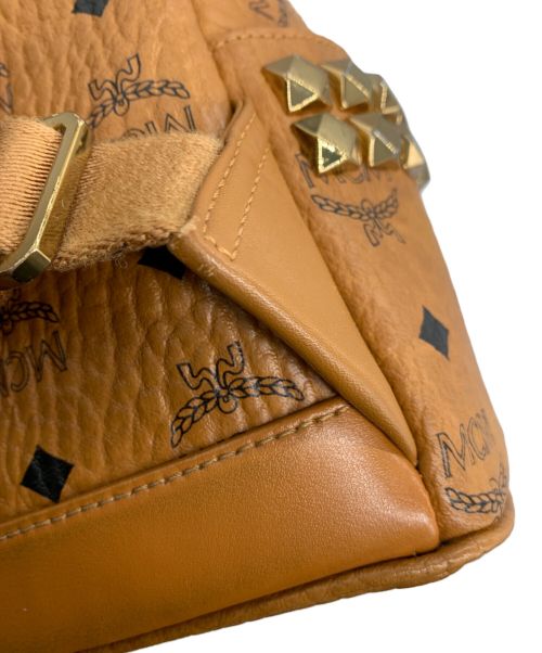 MCM（エムシーエム）MCM (エムシーエム) ヴィセトス　スタッズ　バックパックミニ ブラウンの古着・服飾アイテム
