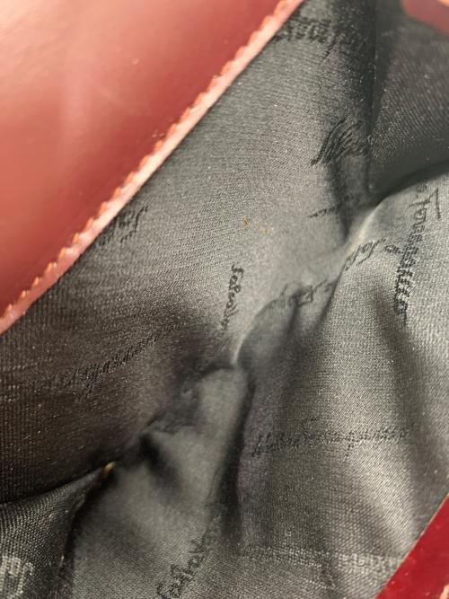 Salvatore Ferragamo（サルヴァトーレ フェラガモ）Salvatore Ferragamo (サルヴァトーレ フェラガモ) 2つ折り財布 ボルドーの古着・服飾アイテム