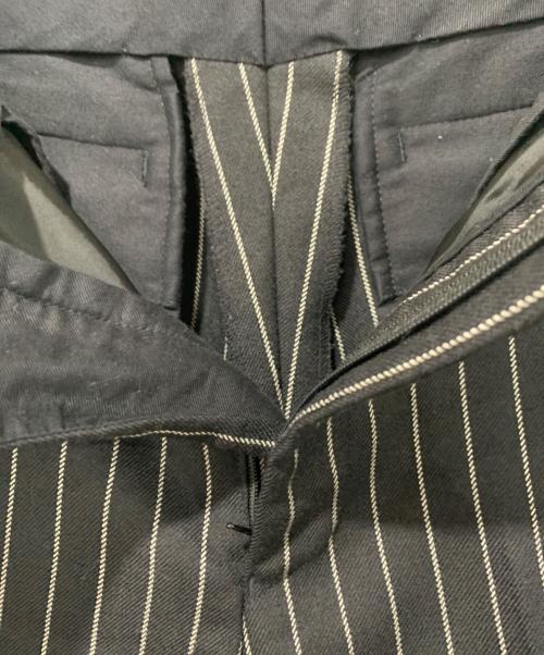 JOHN LAWRENCE SULLIVAN（ジョン ローレンス サリバン）JOHN LAWRENCE SULLIVAN (ジョン ローレンス サリバン) ストライプパンツ ブラック サイズ:SIZE 44の古着・服飾アイテム