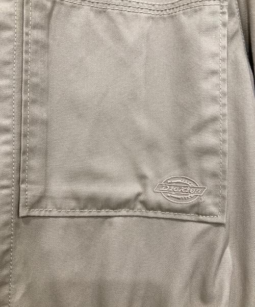 niko and（ニコアンド）niko and (ニコアンド) Dickies (ディッキーズ) 別注 TCツイルオールインワン ベージュ サイズ:Мの古着・服飾アイテム