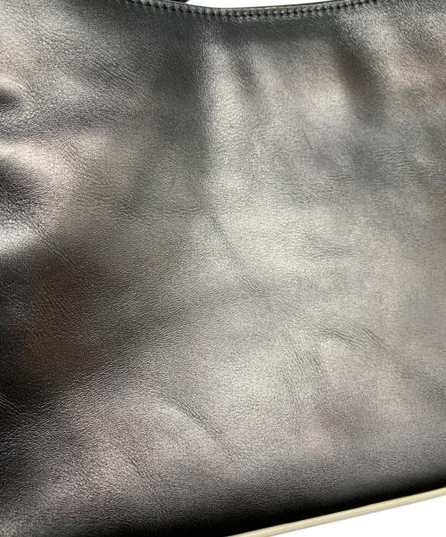 PRADA（プラダ）PRADA (プラダ) フラワーレザーハンドバッグ ブラックの古着・服飾アイテム