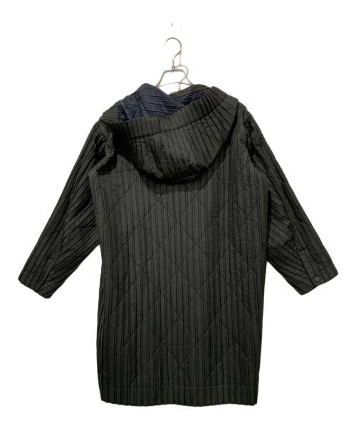 HOMME PLISSE ISSEY MIYAKE（オム プリッセ イッセイ ミヤケ）HOMME PLISSE ISSEY MIYAKE (オムプリッセ イッセイ ミヤケ) フーテッドプリーツコート ブラック サイズ:SIZE 1の古着・服飾アイテム