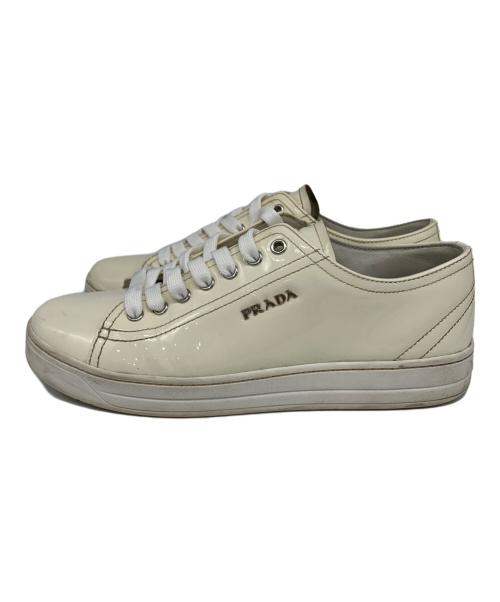PRADA（プラダ）PRADA (プラダ) エナメルスニーカー アイボリー サイズ:36.5の古着・服飾アイテム