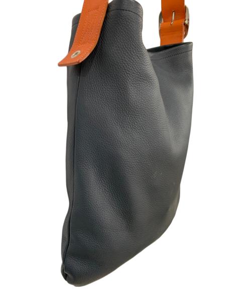 HENDER SCHEME（エンダースキーマ）HENDER SCHEME (エンダースキーマ) ワンサイドベルトバッグ ネイビー×オレンジの古着・服飾アイテム