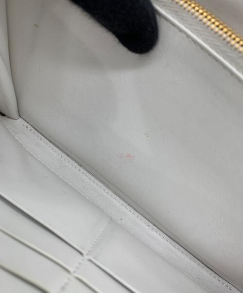 BOTTEGA VENETA（ボッテガベネタ）BOTTEGA VENETA (ボッテガベネタ) 長財布 ホワイトの古着・服飾アイテム