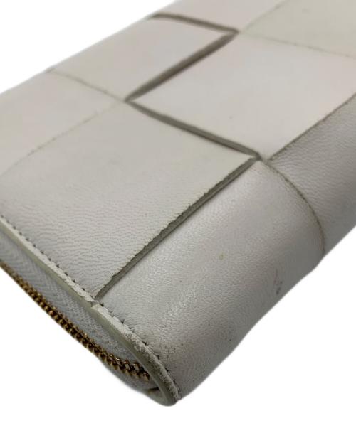 BOTTEGA VENETA（ボッテガベネタ）BOTTEGA VENETA (ボッテガベネタ) 長財布 ホワイトの古着・服飾アイテム