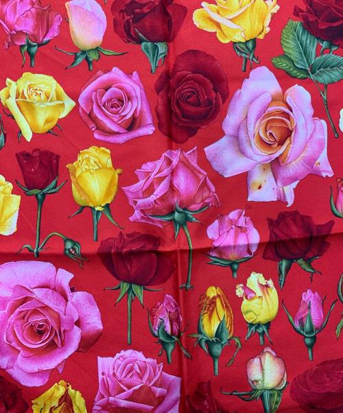 GUCCI（グッチ）GUCCI (グッチ) シルクスカーフ レッドの古着・服飾アイテム