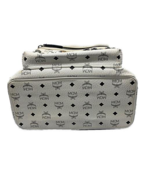 MCM（エムシーエム）MCM (エムシーエム) スタッズリュック ホワイトの古着・服飾アイテム