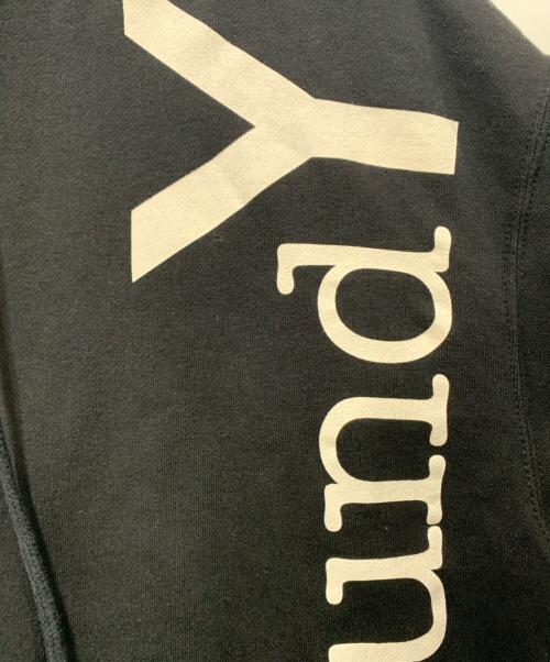 GROUND Y（グラウンドワイ）GROUND Y (グラウンドワイ) GYロゴグラフィックフーディー ブラック サイズ:SIZE 4の古着・服飾アイテム
