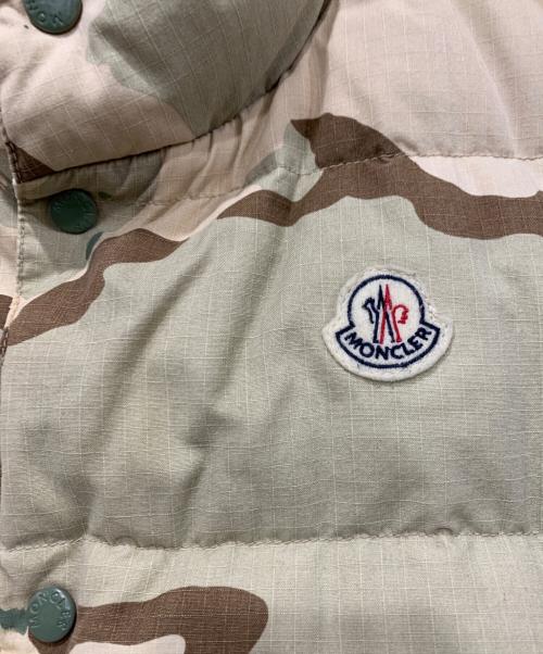 MONCLER（モンクレール）MONCLER (モンクレール) JUNYA WATANABE COMME des GARCONS ((ジュンヤワタナベ コムデギャルソン) ダウンベスト ベージュ×カーキ サイズ:Lサイズの古着・服飾アイテム