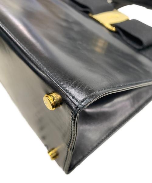 Salvatore Ferragamo（サルヴァトーレ フェラガモ）Salvatore Ferragamo (サルヴァトーレ フェラガモ) ヴァラリボンハンドバッグ ブラックの古着・服飾アイテム