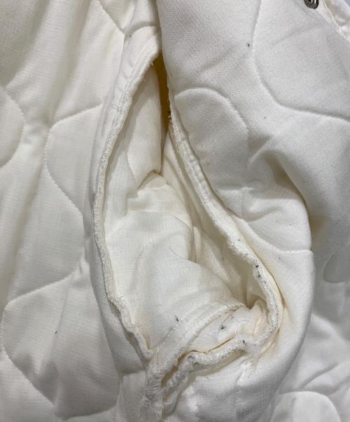 US ARMY（ユーエスアーミー）US ARMY (ユーエスアーミー) キルティングジャケット ホワイト サイズ:XLサイズの古着・服飾アイテム