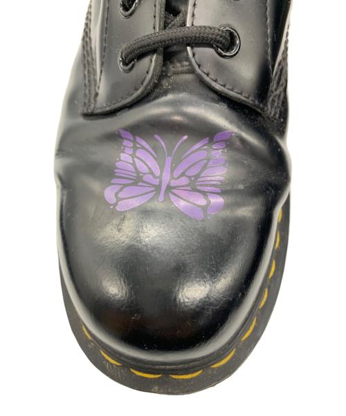 Dr.Martens（ドクターマーチン）Dr.Martens (ドクターマーチン) Needles (ニードルズ) 8ホールブーツ　60周年記念モデル ブラック×パープル サイズ:UK9の古着・服飾アイテム