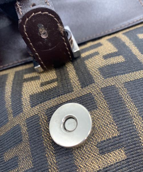 FENDI（フェンディ）FENDI (フェンディ) ズッカ　ハンドバッグ ブラウンの古着・服飾アイテム