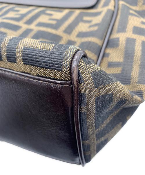 FENDI（フェンディ）FENDI (フェンディ) ズッカ　ハンドバッグ ブラウンの古着・服飾アイテム