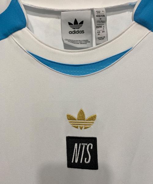 adidas（アディダス）adidas (アディダス) NTS Radio (NTSラジオ)  NTS Radio TG JERSEY BLIBLU ホワイト×スカイブルー サイズ:Lサイズの古着・服飾アイテム