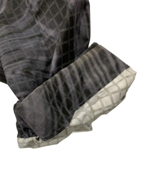 BEAMS（ビームス）BEAMS (ビームス) プリントジップアップフーディ グレー×ブラック サイズ:Mサイズの古着・服飾アイテム