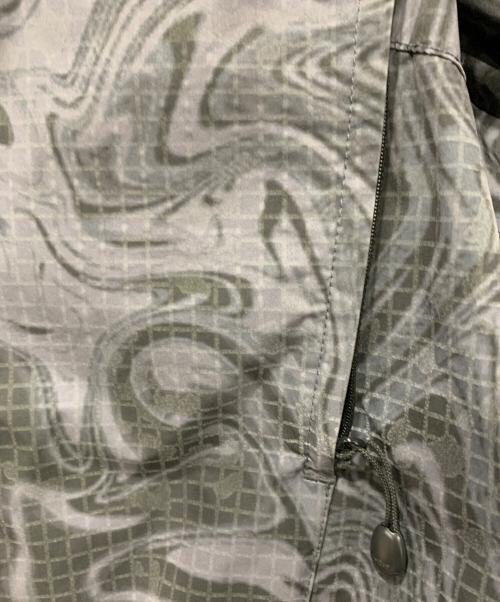 BEAMS（ビームス）BEAMS (ビームス) プリントジップアップフーディ グレー×ブラック サイズ:Mサイズの古着・服飾アイテム