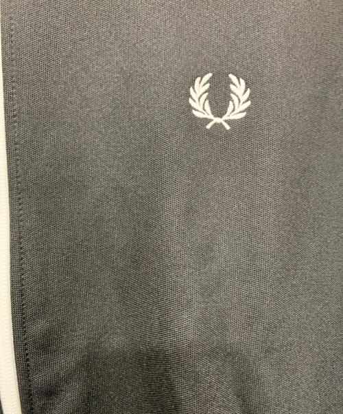 FRED PERRY（フレッドペリー）FRED PERRY (フレッドペリー) Taped Track Jacket ブラック サイズ:Mサイズ 未使用品の古着・服飾アイテム