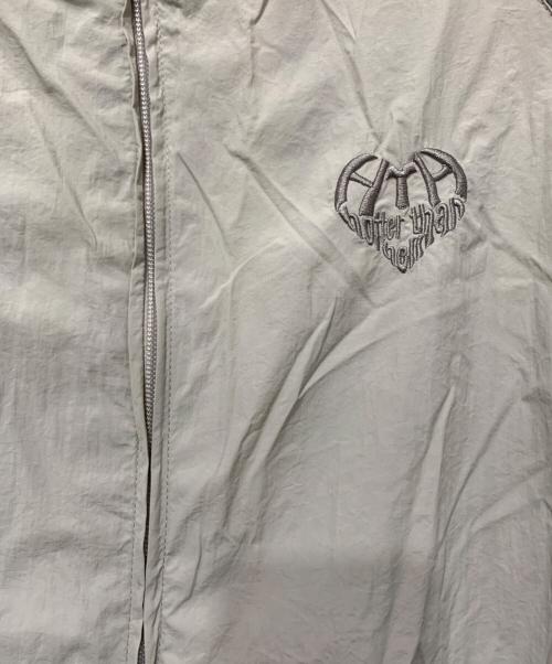 UMBRO（アンブロ）UMBRO (アンブロ) hotter than hell (ホッターザンヘル) ナイロンジャケット グレー サイズ:FREEの古着・服飾アイテム