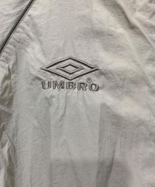 UMBRO（アンブロ）UMBRO (アンブロ) hotter than hell (ホッターザンヘル) ナイロンジャケット グレー サイズ:FREEの古着・服飾アイテム