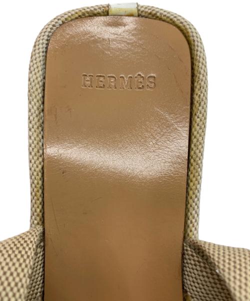 HERMES（エルメス）HERMES (エルメス) クロスストラップサンダル ベージュ×ホワイト サイズ:36の古着・服飾アイテム