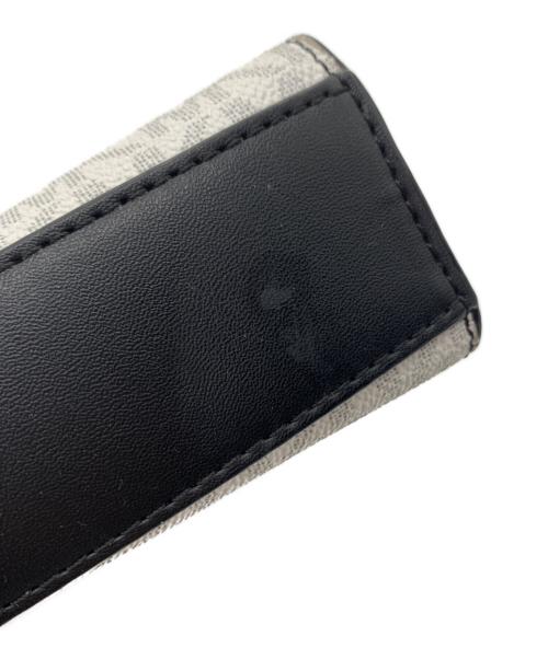 MICHAEL KORS（マイケルコース）MICHAEL KORS (マイケルコース) クラッチバッグ ホワイト×ブラックの古着・服飾アイテム