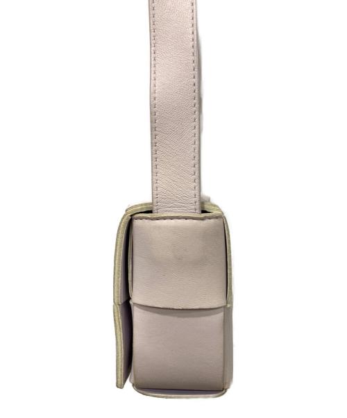 BOTTEGA VENETA（ボッテガベネタ）BOTTEGA VENETA (ボッテガベネタ) ショルダーポーチ ホワイトの古着・服飾アイテム