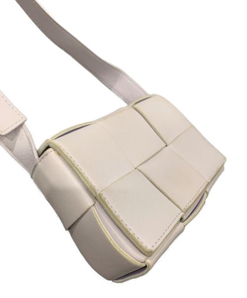 BOTTEGA VENETA（ボッテガベネタ）BOTTEGA VENETA (ボッテガベネタ) ショルダーポーチ ホワイトの古着・服飾アイテム