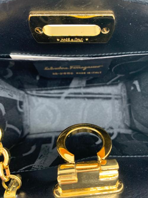 Salvatore Ferragamo（サルヴァトーレ フェラガモ）Salvatore Ferragamo (サルヴァトーレ フェラガモ) ガンチーニチェーンショルダーバッグ ブラックの古着・服飾アイテム