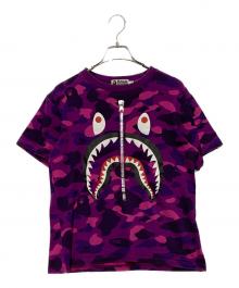 A BATHING APE（アベイシングエイプ）の古着「Camo Shark T-Shirt」｜パープル