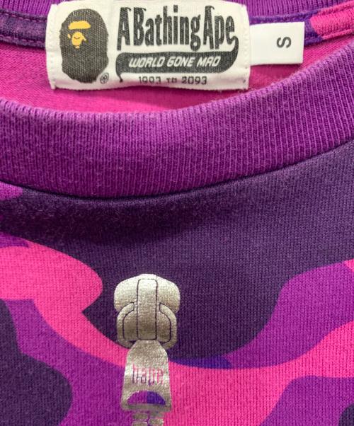 A BATHING APE（アベイシングエイプ）A BATHING APE (アベイシングエイプ) Camo Shark T-Shirt パープル サイズ:SIZE Sの古着・服飾アイテム