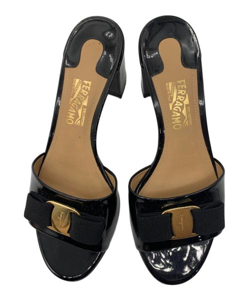 Ferragamo（フェラガモ）Ferragamo (フェラガモ) エナメルサンダル ブラック サイズ:7 1/2の古着・服飾アイテム