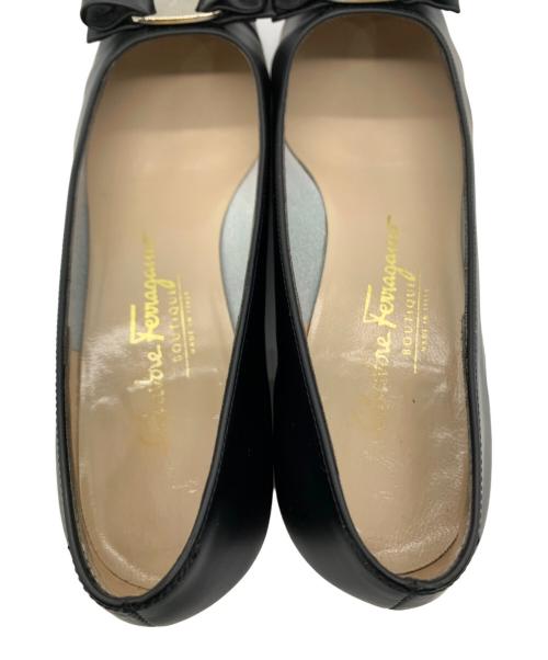 Salvatore Ferragamo（サルヴァトーレ フェラガモ）Salvatore Ferragamo (サルヴァトーレ フェラガモ) ヴァラリボンパンプス ブラック サイズ:SIZE 26の古着・服飾アイテム