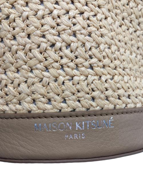 maison kitsune（メゾンキツネ）maison kitsune (メゾンキツネ) RAFFIA AND LEATHER BUCKET BAG ブラウン×ナチュラルの古着・服飾アイテム