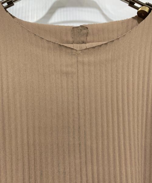 ISSEY MIYAKE me（イッセイ ミヤケ ミー）ISSEY MIYAKE me (イッセイ ミヤケ ミー) ISSEY MIYAKE me ノースリーブブラウス ベージュ サイズ:SIZE Freeの古着・服飾アイテム