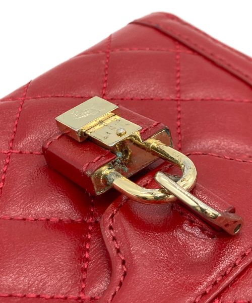 BURBERRY（バーバリー）BURBERRY (バーバリー) BURBERRY(バーバリー) レザーキルティング 2つ折り財布 レッドの古着・服飾アイテム