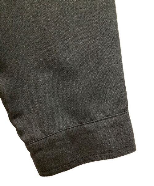 YSTRDY'S TMRRW（イエスタデイズトゥモロウ）YSTRDY'S TMRRW (イエスタデイズトゥモロウ) MIX BROAD P.E. JACKET グレー サイズ:Lの古着・服飾アイテム