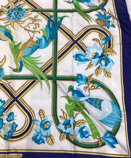 HERMES（エルメス）HERMES (エルメス) Carailes シルクスカーフ カレ90 ネイビー×ゴールドの古着・服飾アイテム