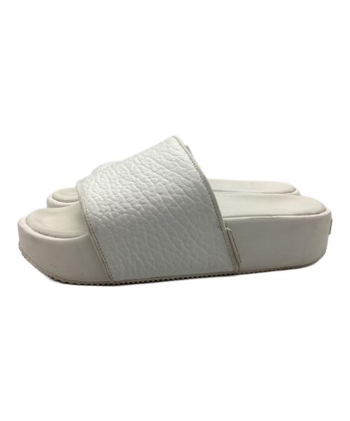 Y-3（ワイスリー）Y-3 (ワイスリー) サンダル SLIDE ホワイト サイズ:SIZE 26.5cmの古着・服飾アイテム