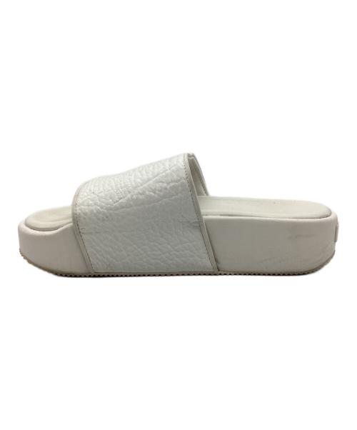 Y-3（ワイスリー）Y-3 (ワイスリー) サンダル SLIDE ホワイト サイズ:SIZE 26.5cmの古着・服飾アイテム