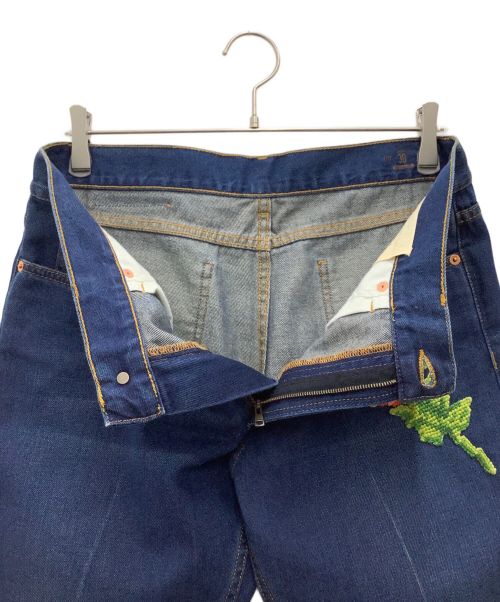 GUCCI（グッチ）GUCCI (グッチ) デニムパンツ タイガーフラワー刺繍 ネイビー サイズ:SIZE 76cm (W30)の古着・服飾アイテム