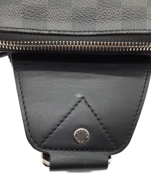 LOUIS VUITTON（ルイ ヴィトン）LOUIS VUITTON (ルイ ヴィトン) アヴェニュー・スリングバッグ ダミエ・グラフィット グレー×ブラックの古着・服飾アイテム