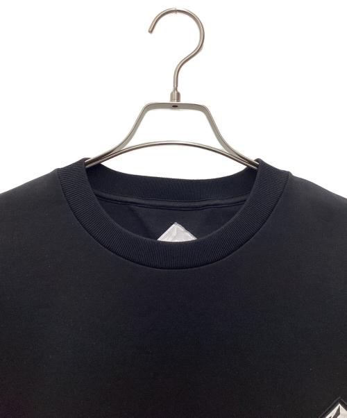 WHITE MOUNTAINEERING（ホワイトマウンテ二アニング）WHITE MOUNTAINEERING (ホワイトマウンテ二アニング) F.C.R.B. (エフシーレアルブリストル) プルオーバースウェット ブラック サイズ:SIZE 3の古着・服飾アイテム